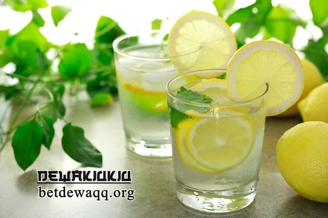 Manfaat Air Lemon Hangat Pagi Hari