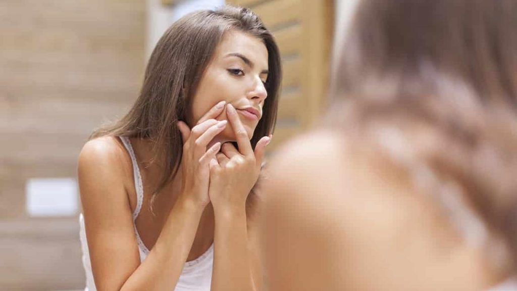 Efek Samping Jika Tak Rajin Bersihkan Make-up Sebelum Tidur