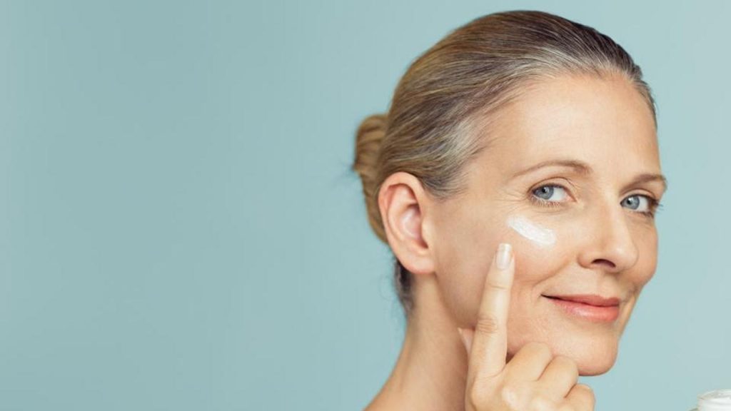 Efek Samping Jika Tak Rajin Bersihkan Make-up Sebelum Tidur