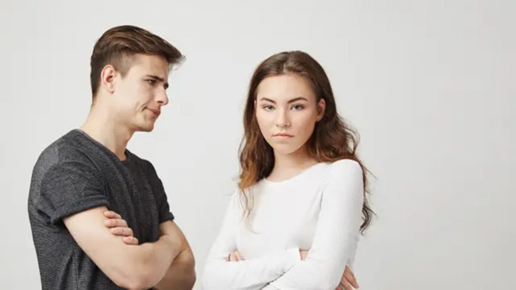 5 Cara Efektif Selesaikan Debat Sengit dengan Pasangan dalam Hubungan