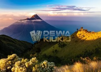 CERITA MISTIS GUNUNG LAWU